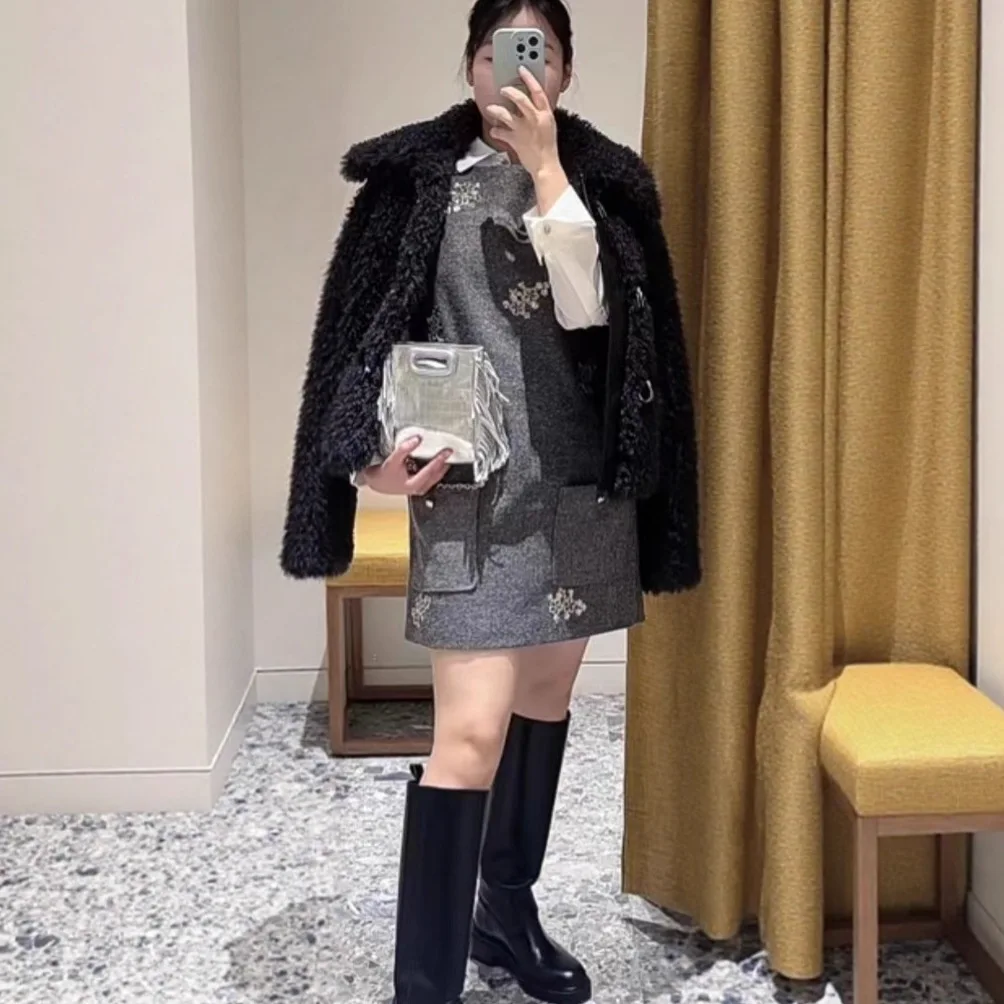 2026 весна/лето новое женское платье с кукольным вырезом без рукавов серое мини-платье с бисером
2026 весна/лето новое женское платье с кукольным вырезом без рукавов серое мини-платье с бисером