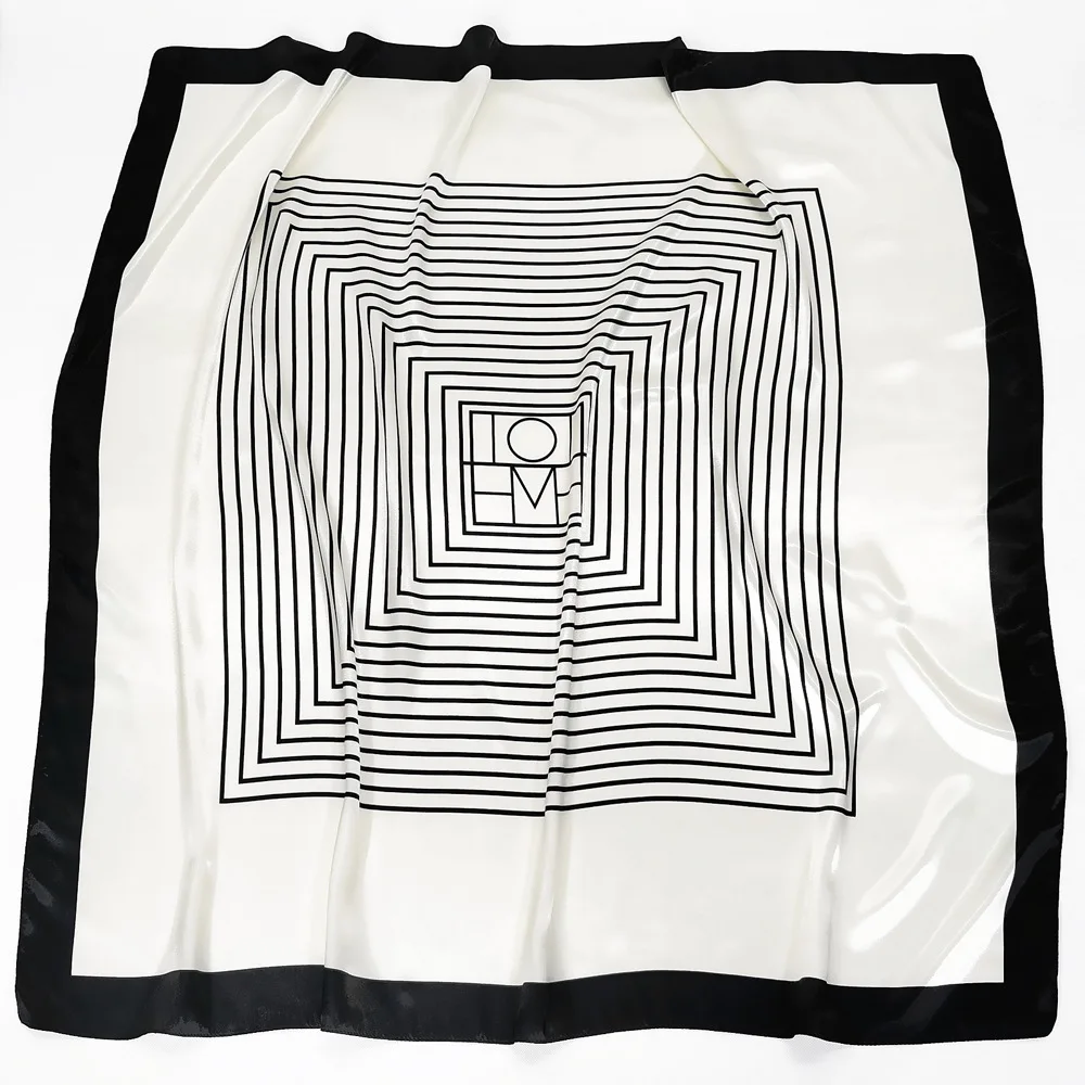 90cm New OM Letter Striped Women's Professional Square Scarf Silk Headscarf Travel Sunscreen
90cm New OM Letter Striped Women's Professional Square Scarf Silk Headscarf Travel Sunscreen