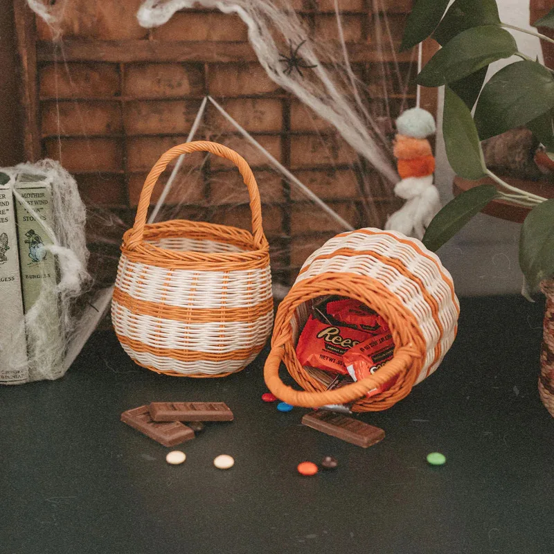 Woven basket handbag handmade rattan rattan storage basket children's toys with handle storage basket photography props
Woven basket handbag handmade rattan rattan storage basket children's toys with handle storage basket photography props