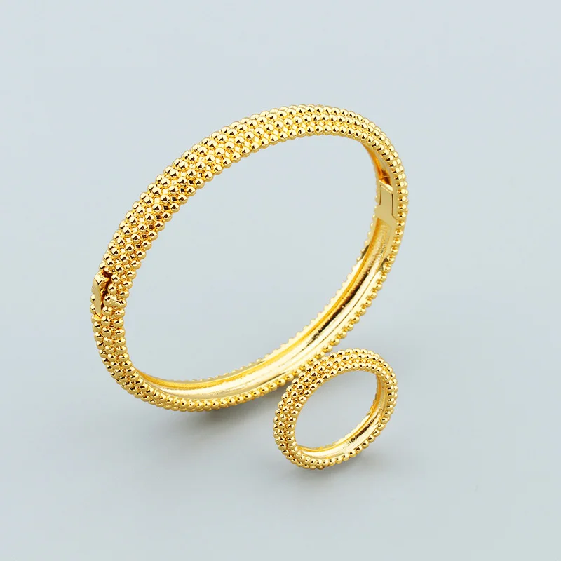 European and American Fashion Smooth Bead Titanium Bracelet Ring Luxury Retro Suit
European and American Fashion Smooth Bead Titanium Bracelet Ring Luxury Retro Suit