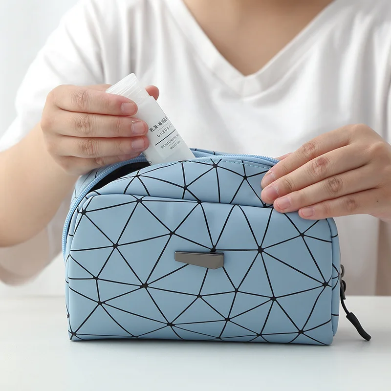 Portable, large capacity, simple hand-held cosmetic washing and storage waterproof Pu geometric Lingge cosmetic bag
Portable, large capacity, simple hand-held cosmetic washing and storage waterproof Pu geometric Lingge cosmetic bag