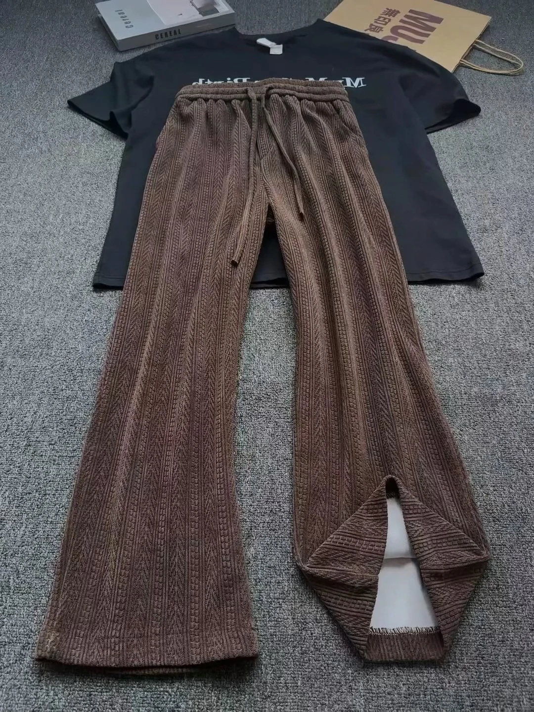 Мужские брюки прямого кроя цвета кофе, осенние, в японском ретро-стиле, расклешенные повседневные спортивные штаны, модные широкие брюки
Мужские брюки прямого кроя цвета кофе, осенние, в японском ретро-стиле, расклешенные повседневные спортивные штаны, модные широкие брюки
