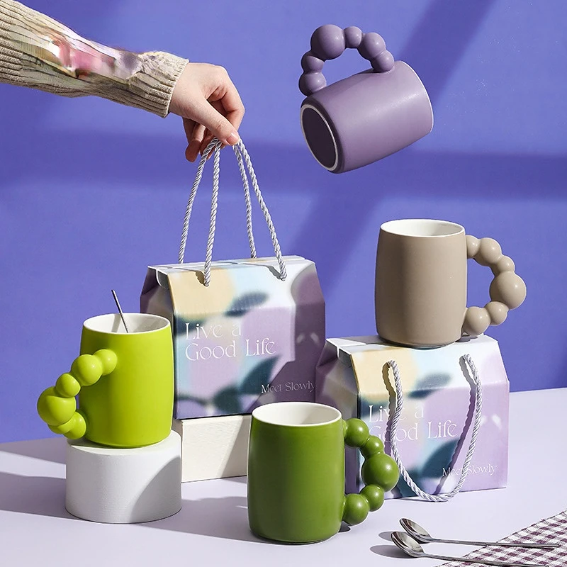 Handle coffee cup gift boxed souvenir net celebrity ins water cup high-value birthday gift
Handle coffee cup gift boxed souvenir net celebrity ins water cup high-value birthday gift