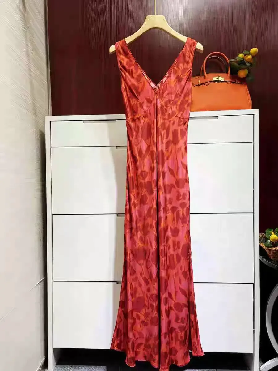 2024 Spring/Summer New Elegance V-neck Rose Print Waist Waist Slimming Silk Dress
2024 Spring/Summer New Elegance V-neck Rose Print Waist Waist Slimming Silk Dress