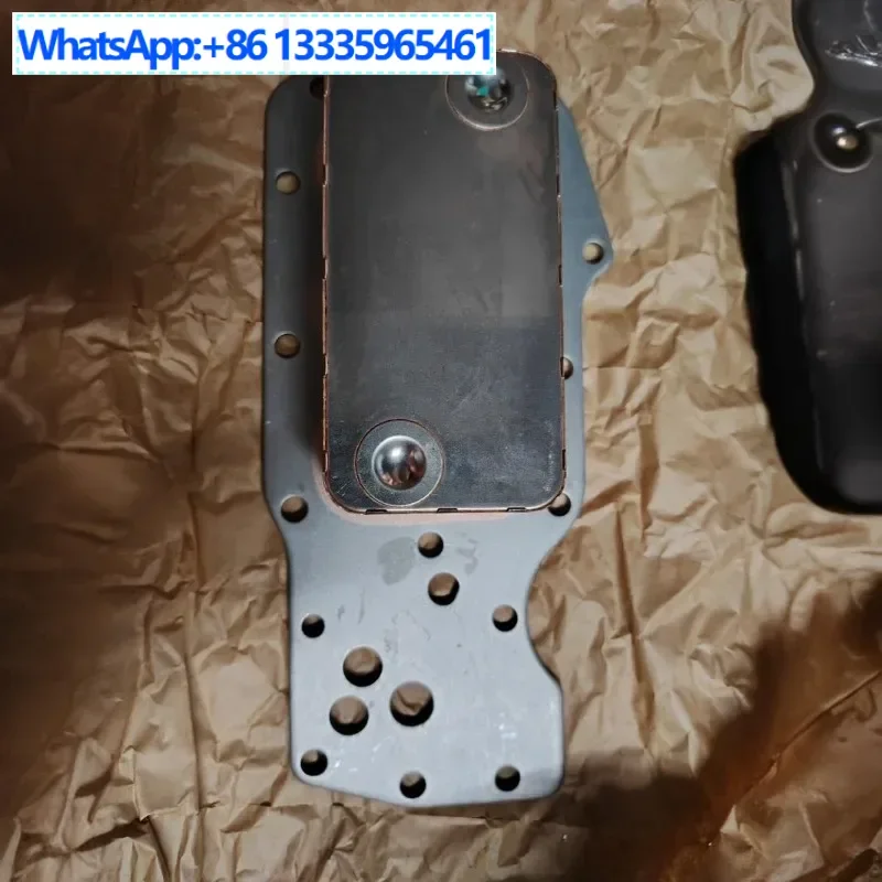 Applicable to Dongfeng Cummins ISDe3975818 oil cooler core, Guangkang QSB6.7/7, Komatsu 6D107
Applicable to Dongfeng Cummins ISDe3975818 oil cooler core, Guangkang QSB6.7/7, Komatsu 6D107