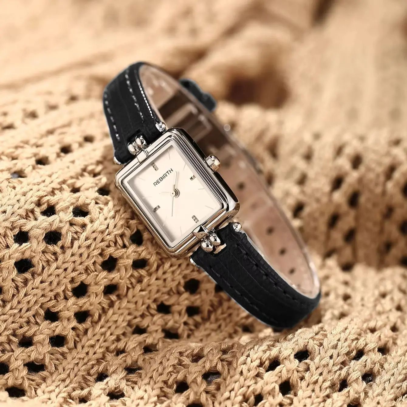 Fashionable, Casual, Artistic, Versatile Roman Scale Quartz Watch
Fashionable, Casual, Artistic, Versatile Roman Scale Quartz Watch