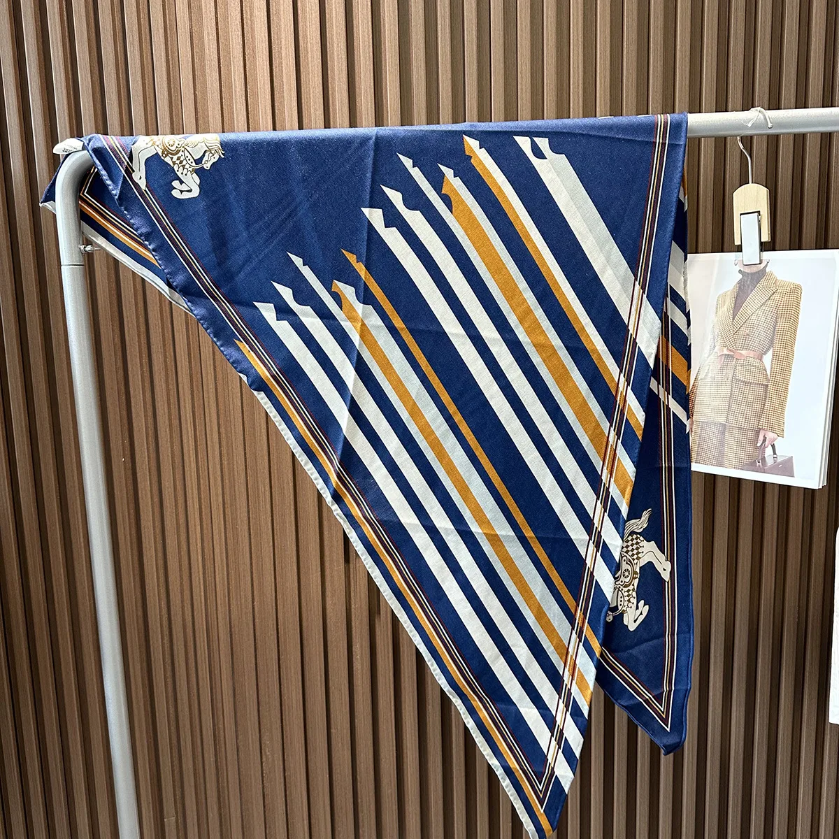 Шелковая и шерстяная треугольная шаль, зимний теплый шарф, женские большие шарфы, шали ручной работы, рождественский подарок для мамы, сохраняет тепло
Шелковая и шерстяная треугольная шаль, зимний теплый шарф, женские большие шарфы, шали ручной работы, рождественский подарок для мамы, сохраняет тепло