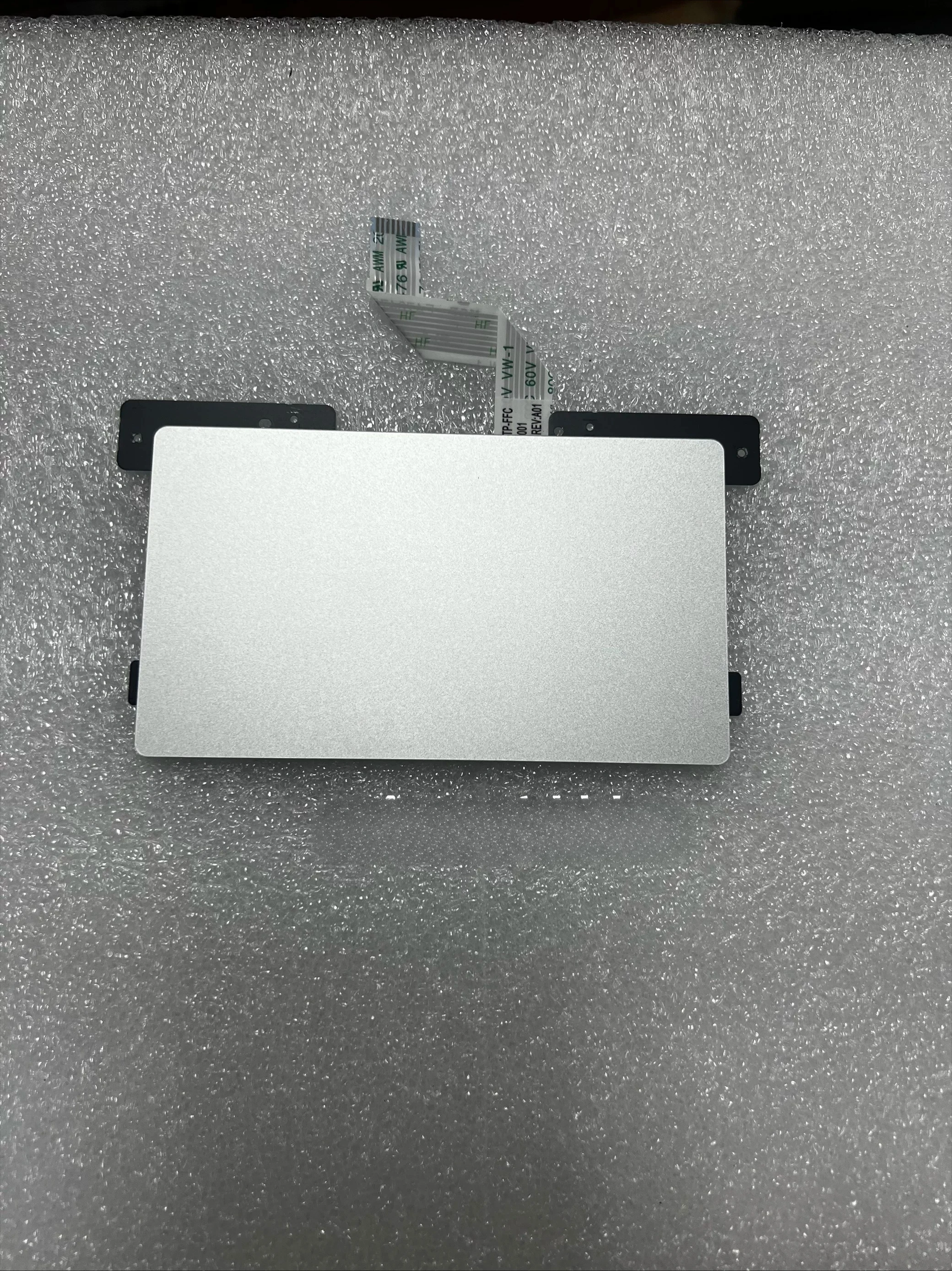 For Dell Inspiron 5300 5301 New Original Touchpad CN-0RTFVY
For Dell Inspiron 5300 5301 New Original Touchpad CN-0RTFVY