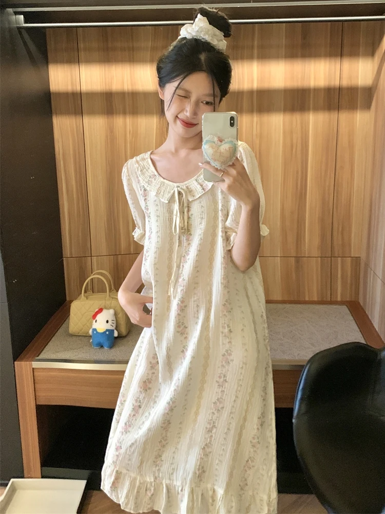 Sweet Floral Stripe Short Sleeve Sleep Dress Women Summer Cute Doll Collar Pyjama Dress Korean Style Loose Casual Wear
Sweet Floral Stripe Short Sleeve Sleep Dress Women Summer Cute Doll Collar Pyjama Dress Korean Style Loose Casual Wear