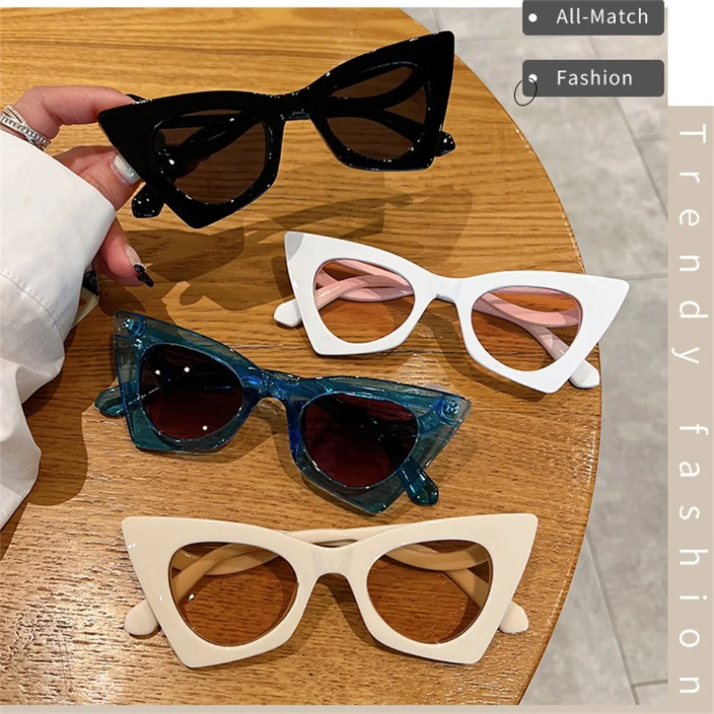 New Retro Cat Eye Sunglasses Fashion Butterfly Shape Women Eyewear Gradient Candy Color Sun Glasses Luxury Design Shades Eyewear
New Retro Cat Eye Sunglasses Fashion Butterfly Shape Women Eyewear Gradient Candy Color Sun Glasses Luxury Design Shades Eyewear