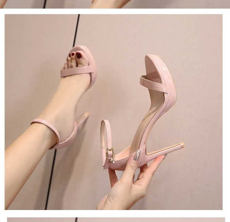 2026New leather nude waterproof platform high-heeled shoes with thin heels and a straight strap for women's fashion sandals
2026New leather nude waterproof platform high-heeled shoes with thin heels and a straight strap for women's fashion sandals