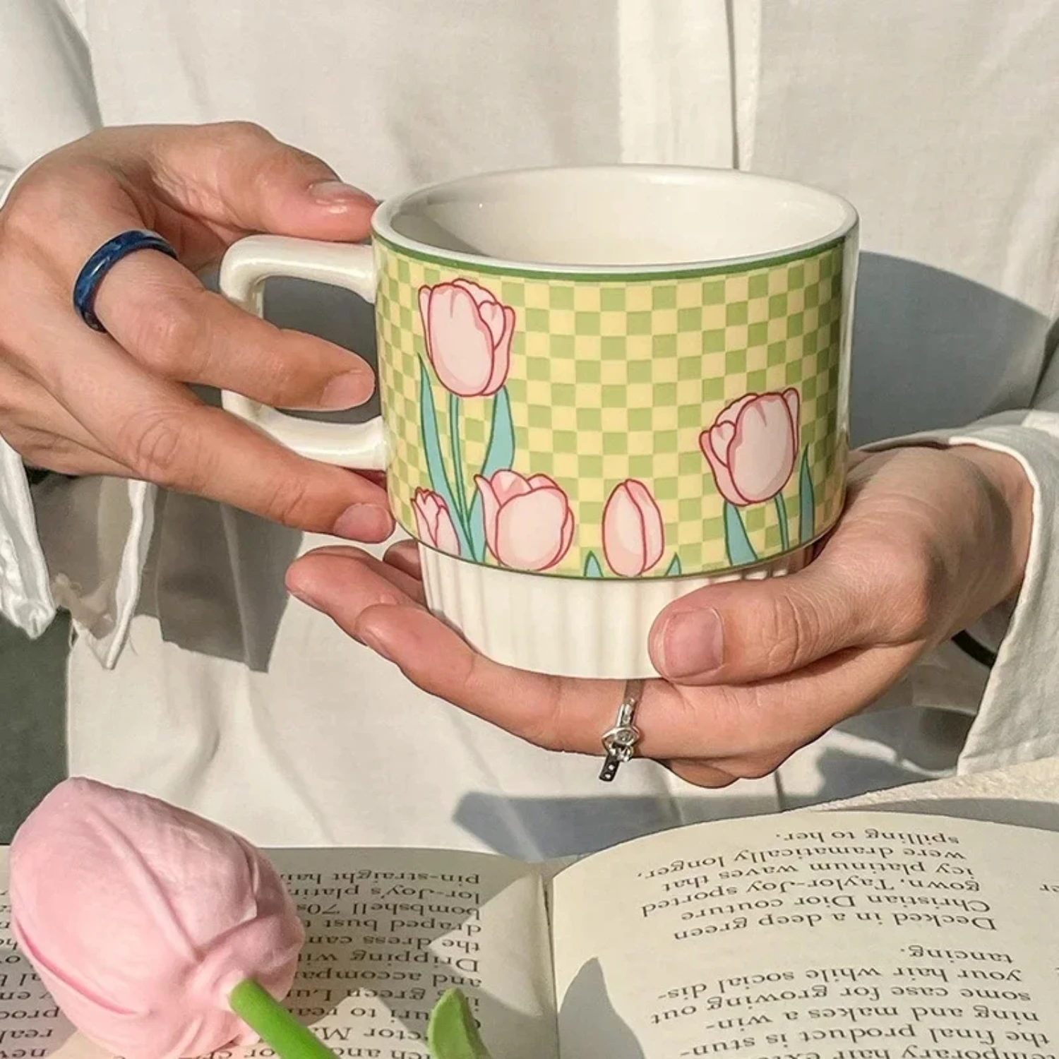 1Pcs Ceramic Mug Tulip Flower Cup Lovely Maiden Sense Water Cup Couple Style Coffee Cup Drinkware Creative Mugs Cute
1Pcs Ceramic Mug Tulip Flower Cup Lovely Maiden Sense Water Cup Couple Style Coffee Cup Drinkware Creative Mugs Cute