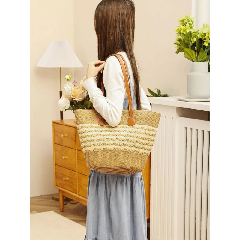 Summer New Versatile Striped Large Capacity Straw Woven Bag, High Quality Handmade Woven Bag, Vacation Beach Shoulder Bag
Summer New Versatile Striped Large Capacity Straw Woven Bag, High Quality Handmade Woven Bag, Vacation Beach Shoulder Bag