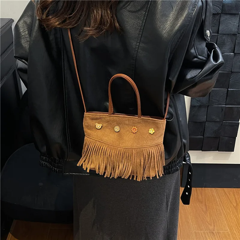 Новая женская сумка с бахромой в этническом стиле, сумка-мессенджер в стиле ретро, персонализированная универсальная модель, модная модель темперамента
Новая женская сумка с бахромой в этническом стиле, сумка-мессенджер в стиле ретро, персонализированная универсальная модель, модная модель темперамента