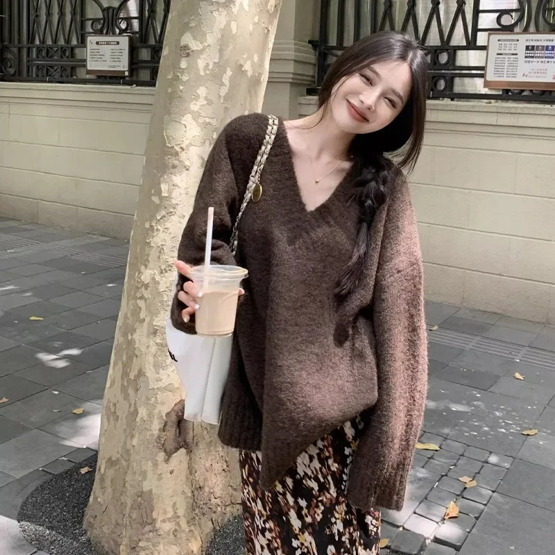 Autumn/winter New Fashion Casual V-neck High Quality Pullover Sweater Retro Elegant Solid Color Exquisite Comfortable Lady's Top
Autumn/winter New Fashion Casual V-neck High Quality Pullover Sweater Retro Elegant Solid Color Exquisite Comfortable Lady's Top