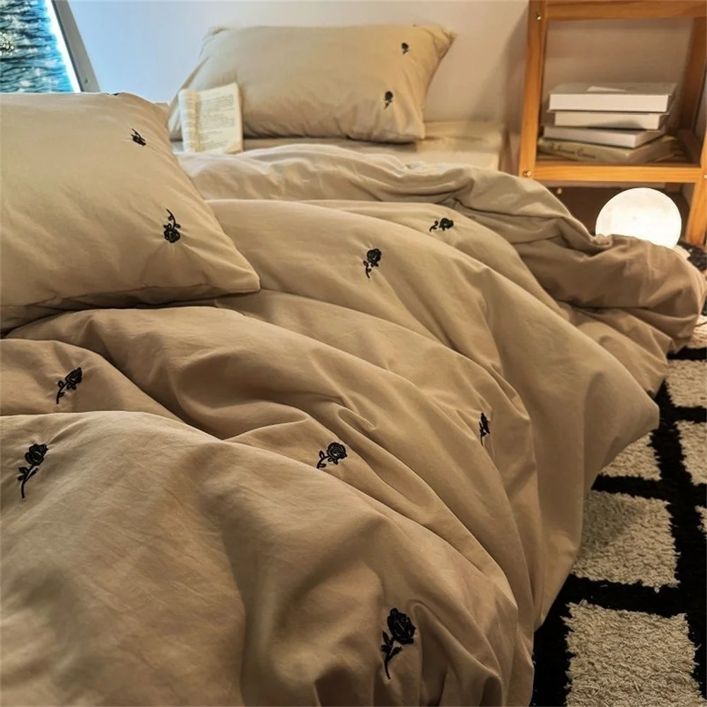 Ins Style Embroidered Flower Bedding Sheet Nordic Duvet Cover Set Home Luxury No Filling Bedding Set Comfortable Bedspread
Ins Style Embroidered Flower Bedding Sheet Nordic Duvet Cover Set Home Luxury No Filling Bedding Set Comfortable Bedspread