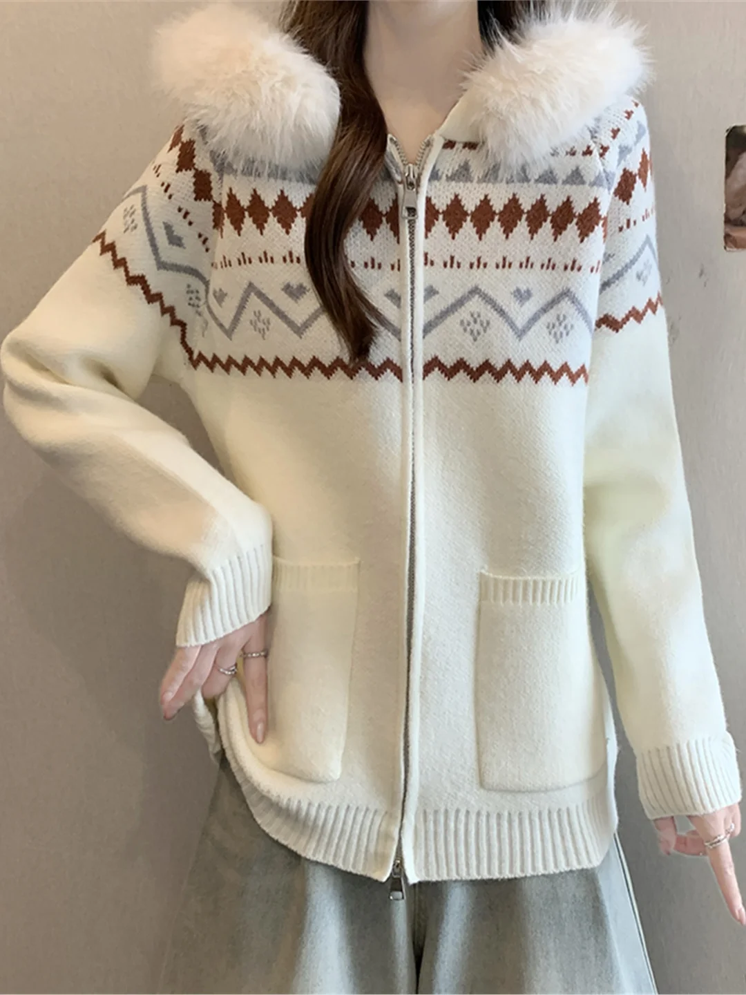 Уникальный красивый вязаный свитер с меховым воротником и капюшоном, джемпер больших размеров, женское зимнее повседневное длинное пальто на молнии све
Уникальный красивый вязаный свитер с меховым воротником и капюшоном, джемпер больших размеров, женское зимнее повседневное длинное пальто на молнии све