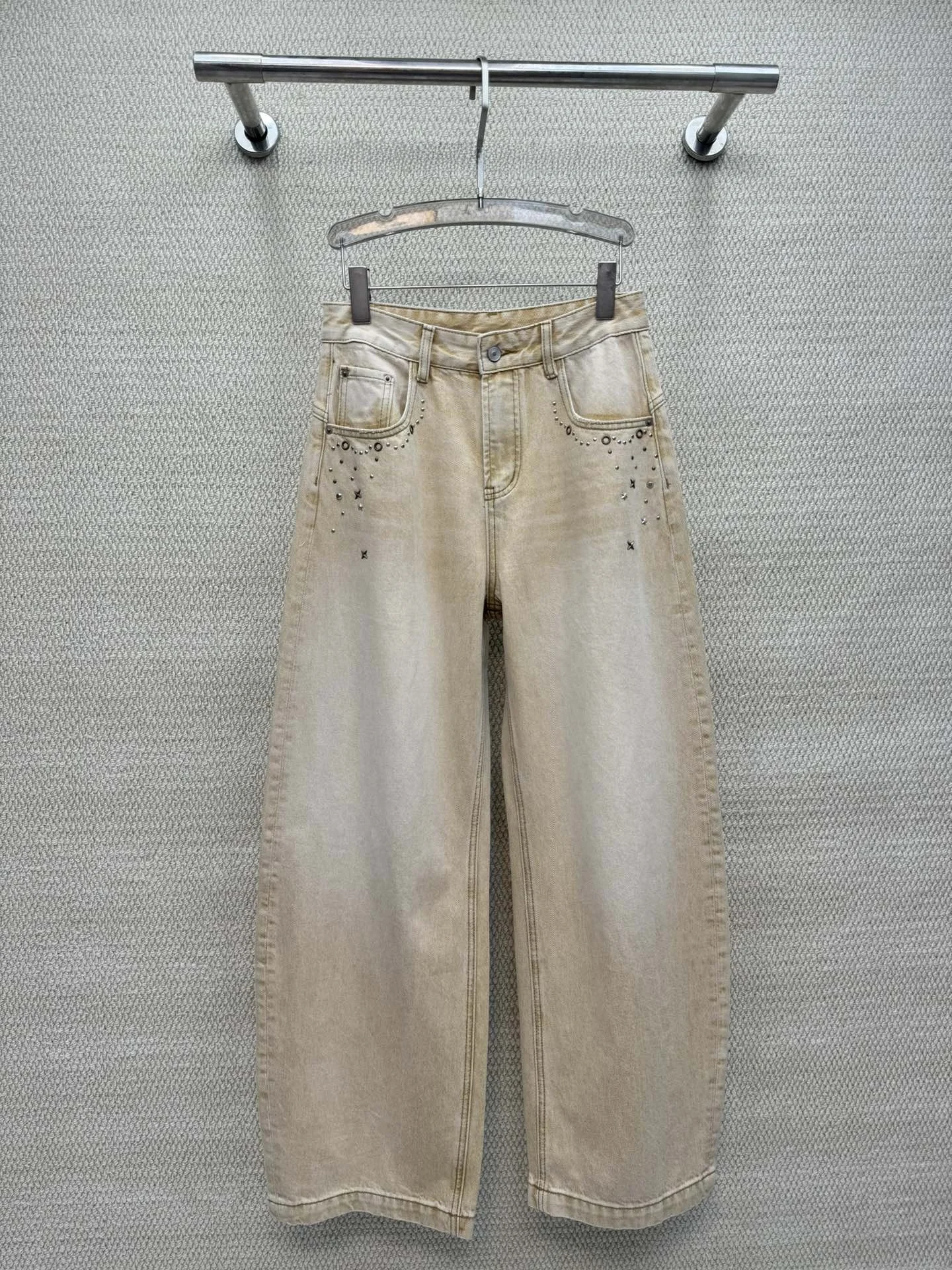 Retro Heavy Duty Rivet Washed Vintage Scythe Denim Jeans Women's Casual Fashion Slimming High Waist Loose Fit Summer Jeans
Retro Heavy Duty Rivet Washed Vintage Scythe Denim Jeans Women's Casual Fashion Slimming High Waist Loose Fit Summer Jeans