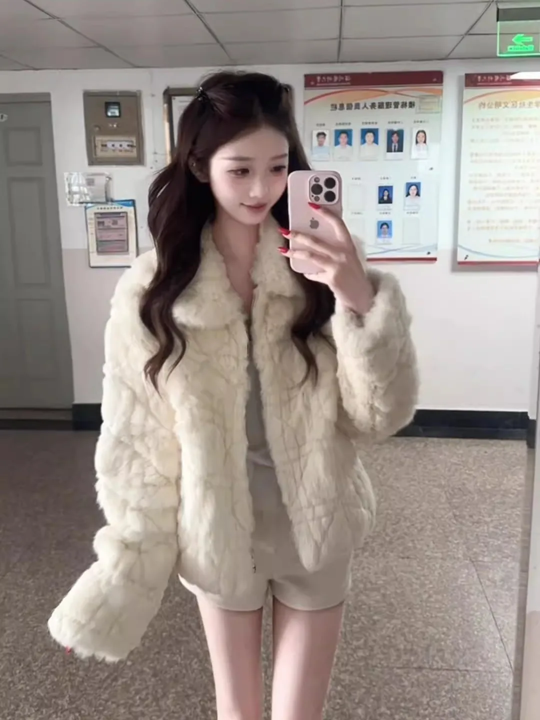 Корейская зимняя шуба из искусственного меха для женщин, с воротником с ромбовидным узором, экологичная верхняя одежда из норкового вельвета
Корейская зимняя шуба из искусственного меха для женщин, с воротником с ромбовидным узором, экологичная верхняя одежда из норкового вельвета