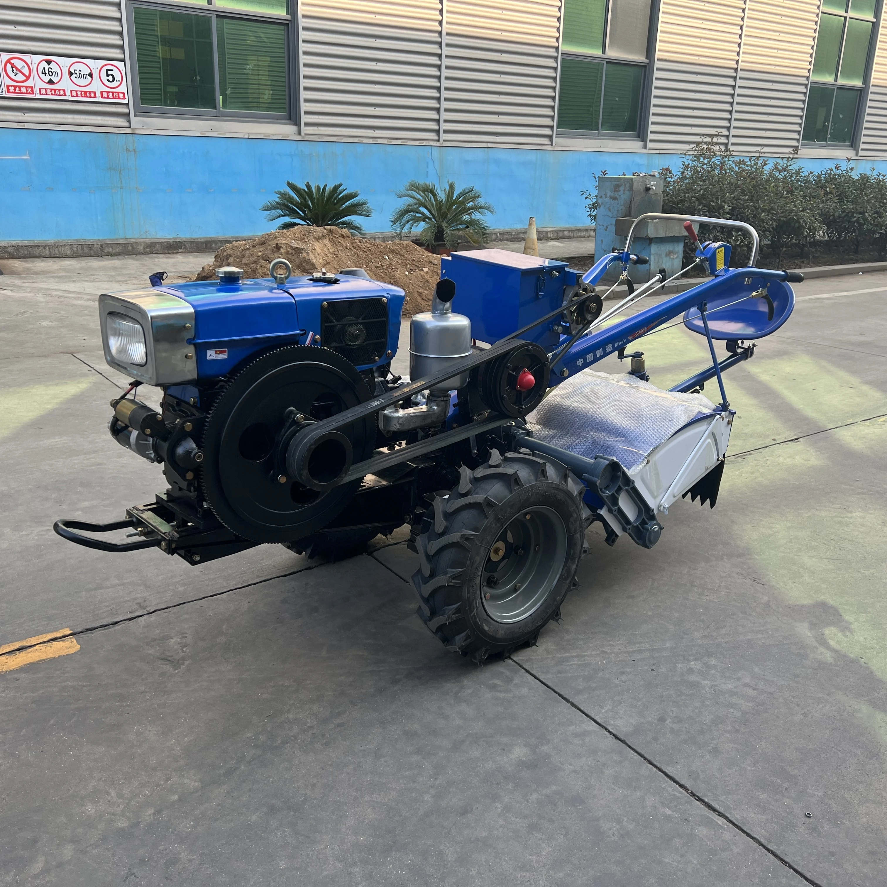 Для отличительного многофункционального дизельного культиватора, ручного трактора, культиватора дизельного топлива
Для отличительного многофункционального дизельного культиватора, ручного трактора, культиватора дизельного топлива