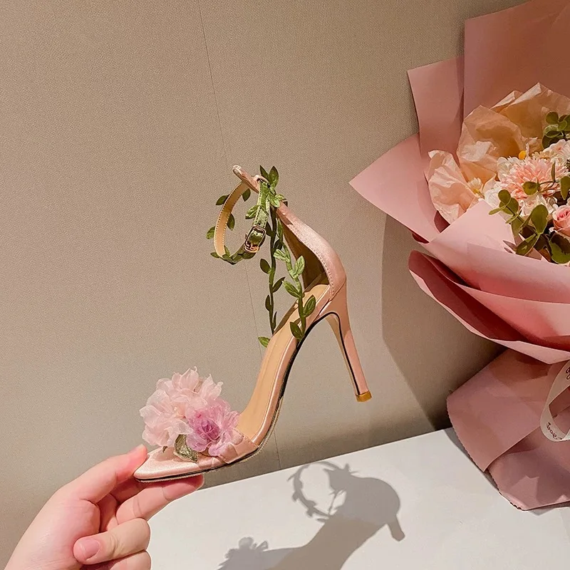 2025 summer new open toed slim heel pink flower fairy style buckle with high heels wedding shoes women's sandals
2025 summer new open toed slim heel pink flower fairy style buckle with high heels wedding shoes women's sandals