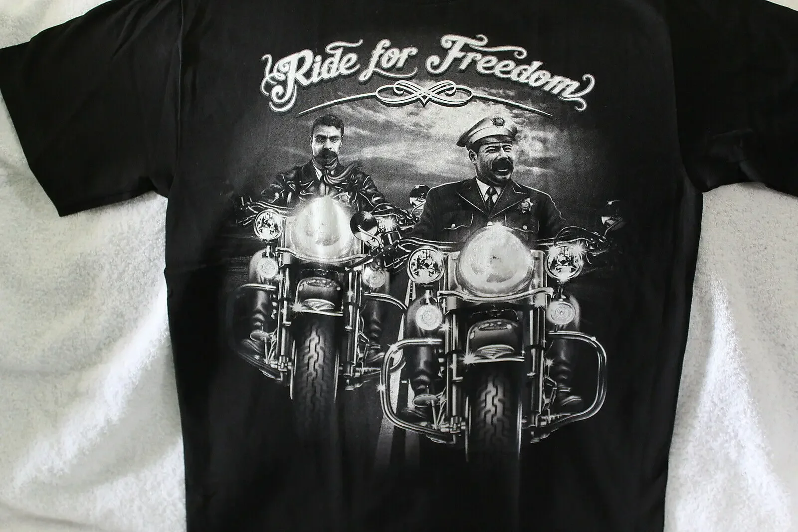 Vintage PANCHO VILLA AND EMILIANO ZAPATA MOTORCYCLE RIDE FOR FREEDOM Men's 100% Cotton Casual T-shirts Loose Top Size S-3XL
Vintage PANCHO VILLA AND EMILIANO ZAPATA MOTORCYCLE RIDE FOR FREEDOM Men's 100% Cotton Casual T-shirts Loose Top Size S-3XL