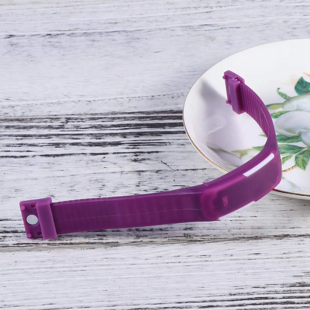 Touch Control LED Smart Wristband Purple Replacement Band Waterproof Fitness Tracker with LCD Display for Kids Daily Use Step
Touch Control LED Smart Wristband Purple Replacement Band Waterproof Fitness Tracker with LCD Display for Kids Daily Use Step