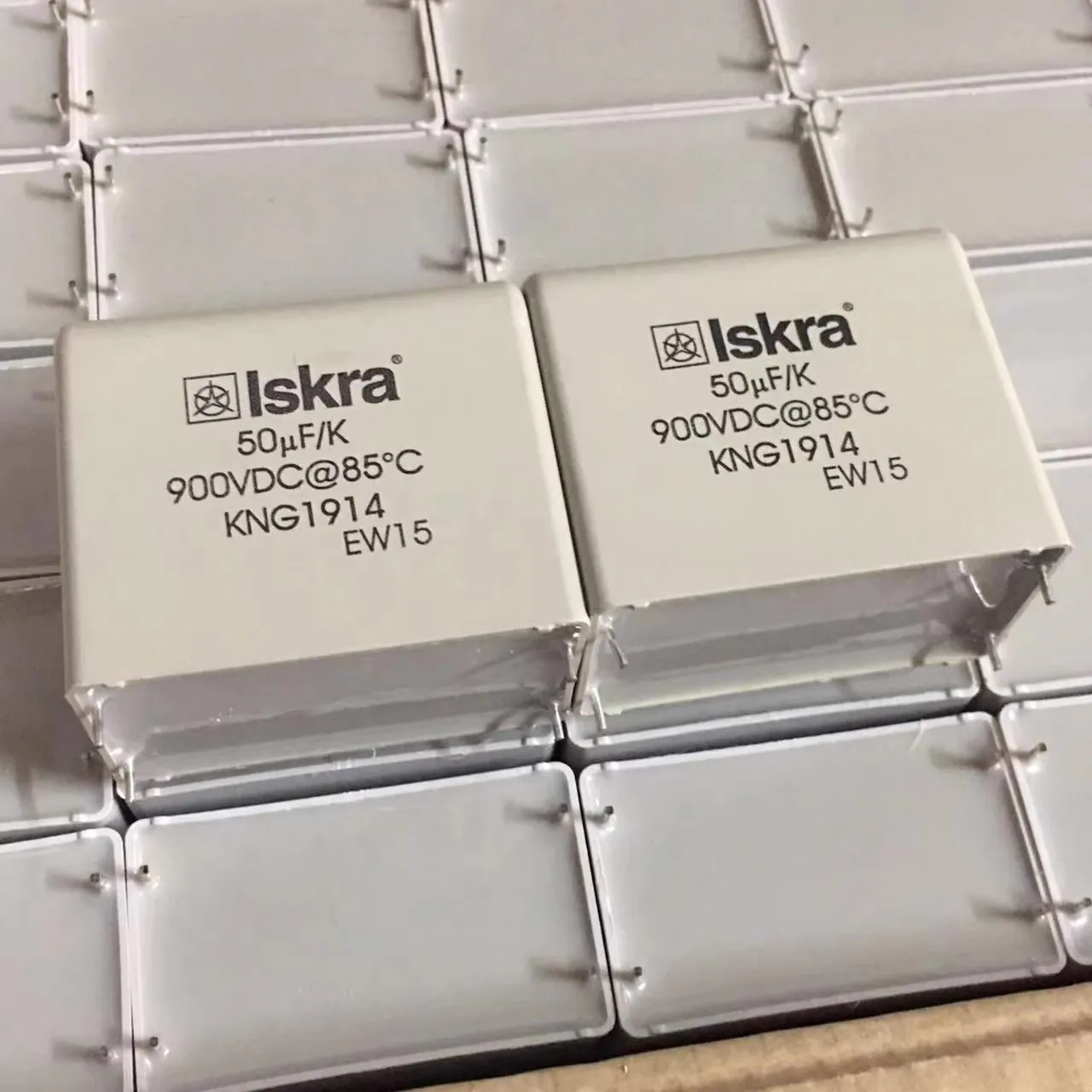 Brand new original Italian ISKra KNG1914 50UF 900V thick copper foot crossover coupling capacitor
Brand new original Italian ISKra KNG1914 50UF 900V thick copper foot crossover coupling capacitor