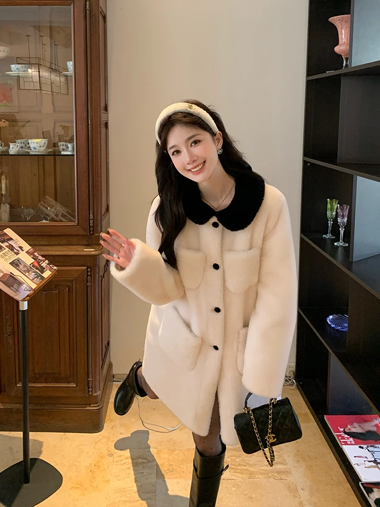 Женская шуба из овечьего меха средней длины с интегрированными волосами и кожей, зимняя теплая верхняя одежда, длинная сверовая корейская свободная посадка
Женская шуба из овечьего меха средней длины с интегрированными волосами и кожей, зимняя теплая верхняя одежда, длинная сверовая корейская свободная посадка