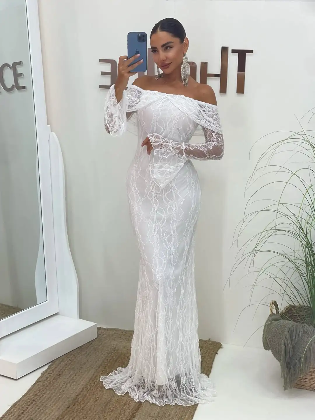 Custom Saudi Luxury Elegant Lace Evening Prom Embroidery Off-Shoulder Bell Sleeve Mermaid Wedding Dress فساتين سهرات
Custom Saudi Luxury Elegant Lace Evening Prom Embroidery Off-Shoulder Bell Sleeve Mermaid Wedding Dress فساتين سهرات