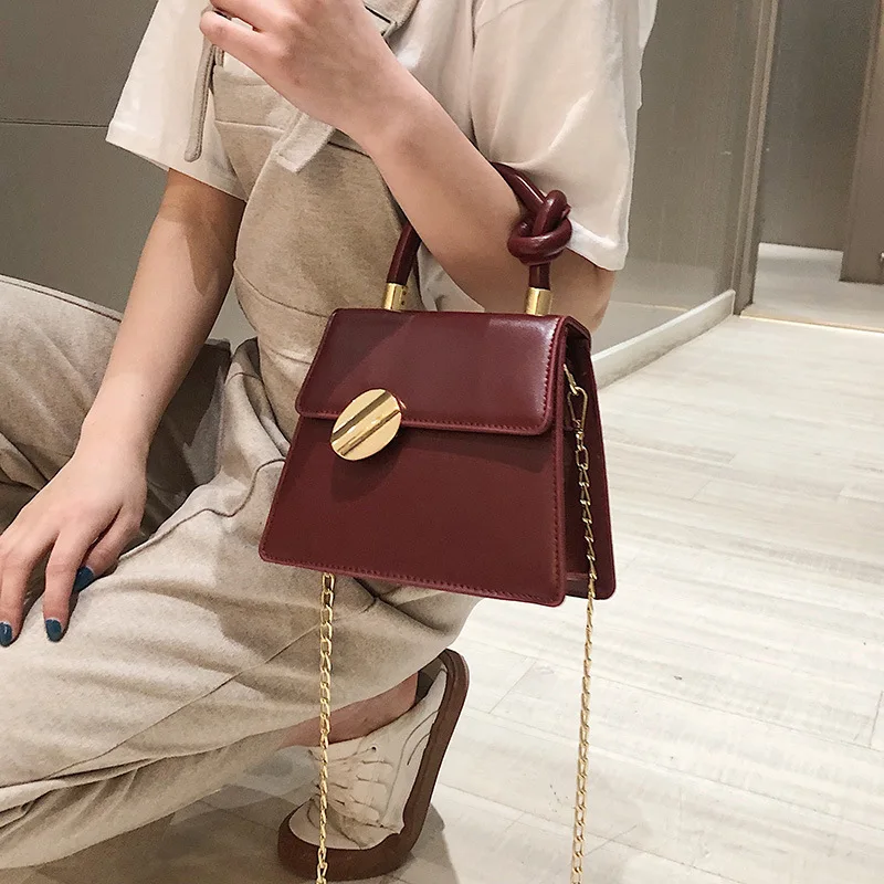 New Vintage Fashion Handbag French Design One Shoulder Crossbody Chain Small Square Bag for Women 2022 Designer Luxury
New Vintage Fashion Handbag French Design One Shoulder Crossbody Chain Small Square Bag for Women 2022 Designer Luxury