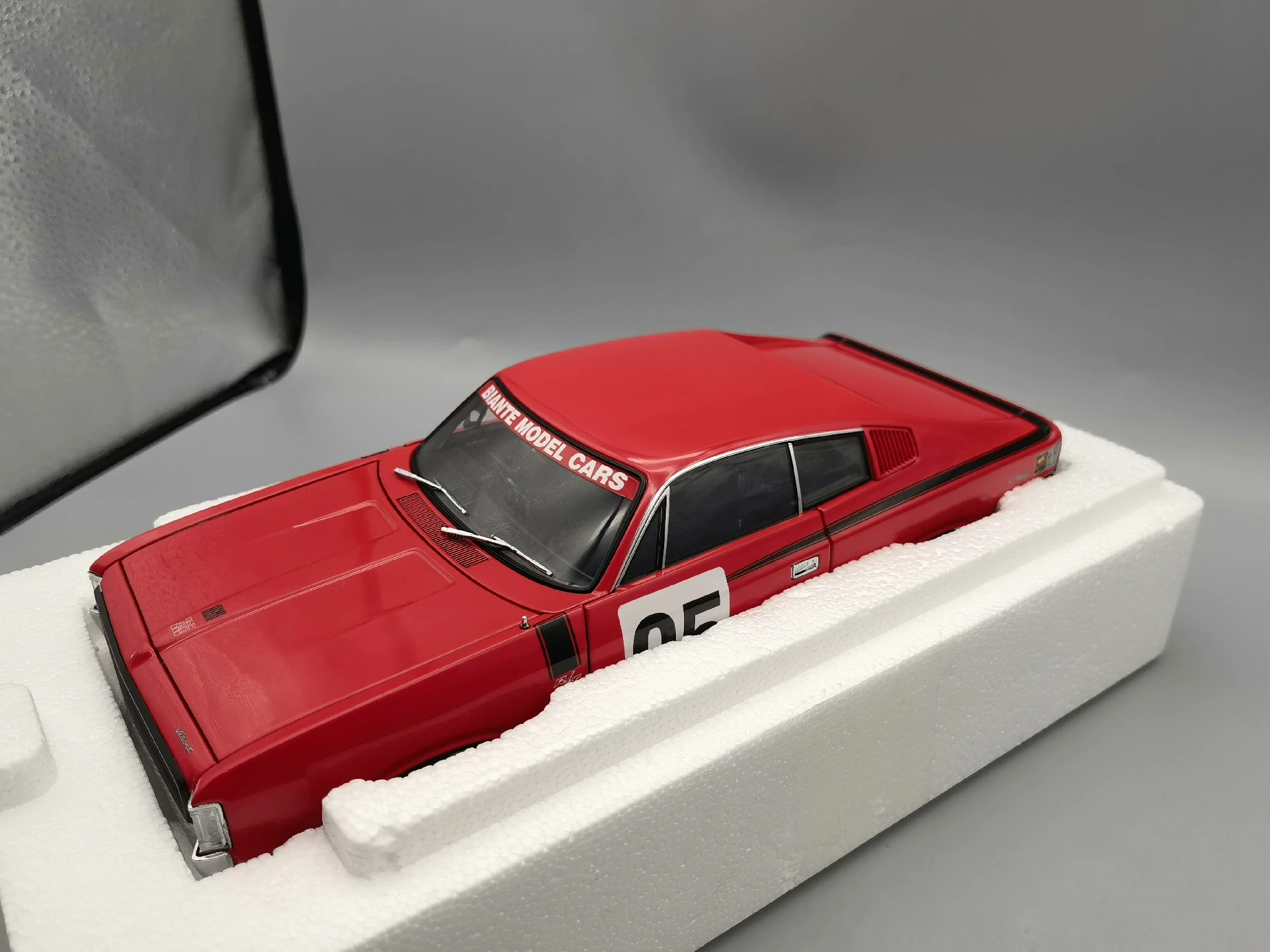 Autoart 1:18 CHARGER #05 Red Simulation Limited Edition All Open Alloy Metal Static Car Model Toy Gift
Autoart 1:18 CHARGER #05 Red Simulation Limited Edition All Open Alloy Metal Static Car Model Toy Gift