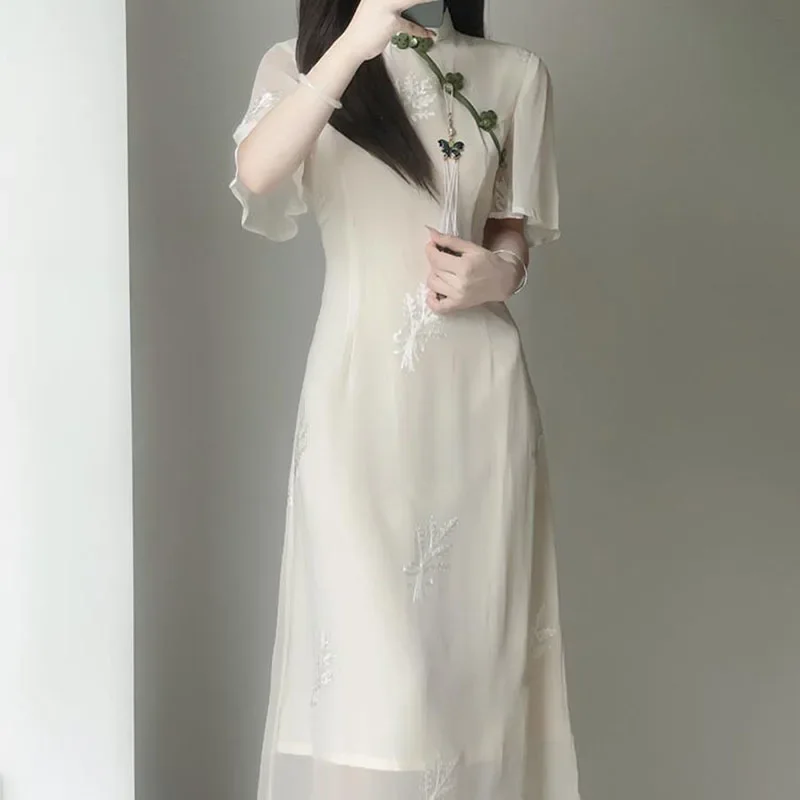 2023 Women Improved Summer Dress Beige Embroidery Vintage Cheongsam Female Traditional Dresses Elegant Fashion Qipao
2023 Women Improved Summer Dress Beige Embroidery Vintage Cheongsam Female Traditional Dresses Elegant Fashion Qipao
