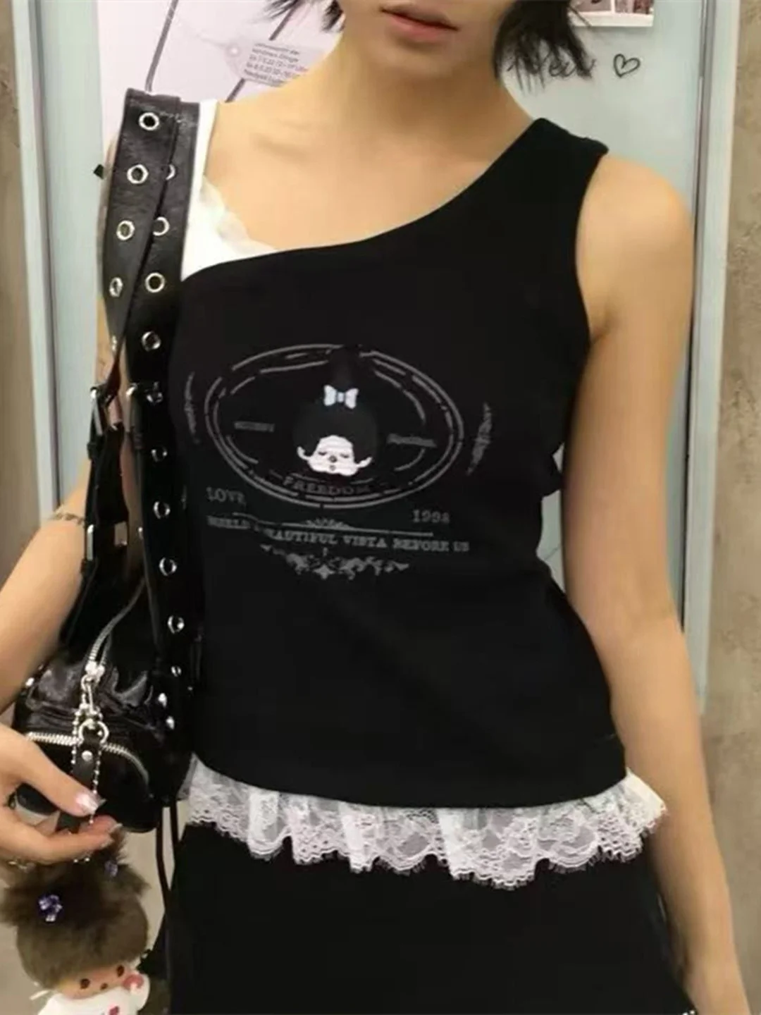 Unique Print Patchwork Fake Two-Piece Halter Neck Vest Top Women's Fashion Spring Summer New Arrival Slim Fit round Neck Shor...
Unique Print Patchwork Fake Two-Piece Halter Neck Vest Top Women's Fashion Spring Summer New Arrival Slim Fit round Neck Shor...