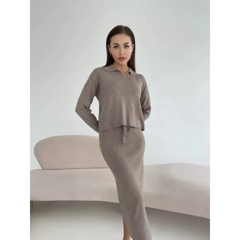 2025Осенне-зимний новый вязаный костюм в европейском и американском стиле, женский свитер из пряжи с мягким разрезом, плюс юбка средней длины на шнуровке
2025Осенне-зимний новый вязаный костюм в европейском и американском стиле, женский свитер из пряжи с мягким разрезом, плюс юбка средней длины на шнуровке