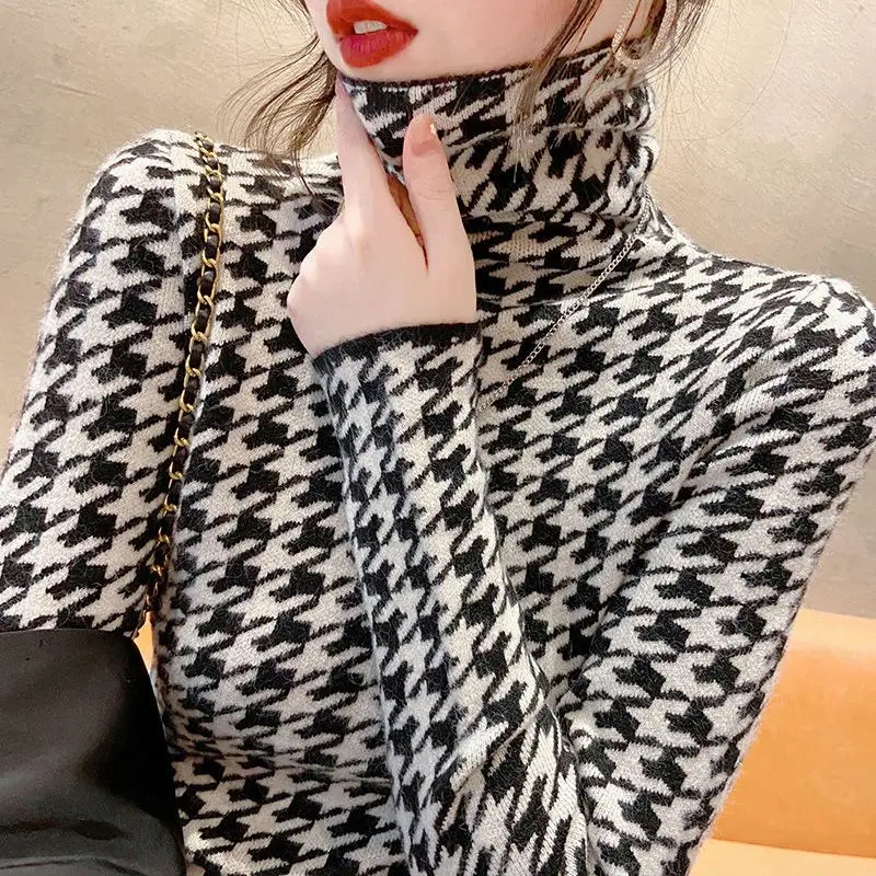 New Autumn/Winter Women's Sweater with Thousand Bird Grid High Collar, Korean Fashion Stacked Collar, Inner Soft Sticky Sweater
New Autumn/Winter Women's Sweater with Thousand Bird Grid High Collar, Korean Fashion Stacked Collar, Inner Soft Sticky Sweater