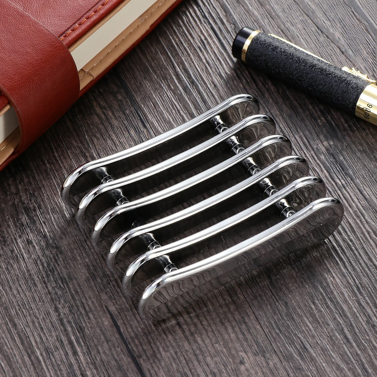 Delicate 5 Grid Electroplating Silver Nail Brush Holder for Nail Art Pens Uv Gel Pen Carving Tool Stand Salon DIY
Delicate 5 Grid Electroplating Silver Nail Brush Holder for Nail Art Pens Uv Gel Pen Carving Tool Stand Salon DIY