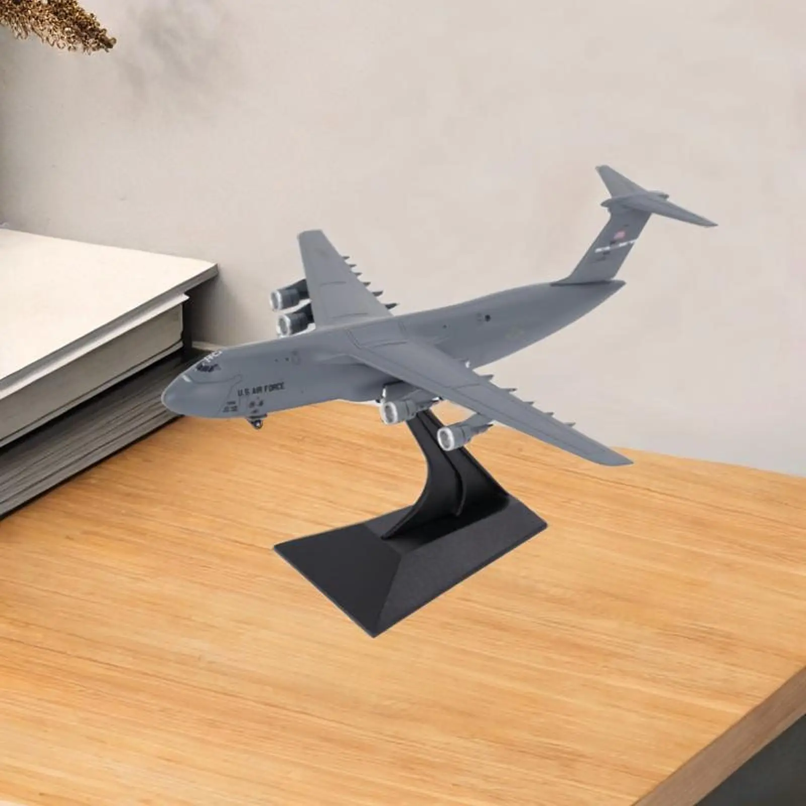 Модель самолета 1:400, модель атаки с подставкой, игрушка, имитация самолета для кабинета, спальни, гостиной
Модель самолета 1:400, модель атаки с подставкой, игрушка, имитация самолета для кабинета, спальни, гостиной