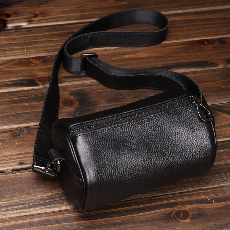 Mini Bucket Crossbody Bag Unisex Top-Grain Cowhide Pillow Bag with Leather Strap
Mini Bucket Crossbody Bag Unisex Top-Grain Cowhide Pillow Bag with Leather Strap