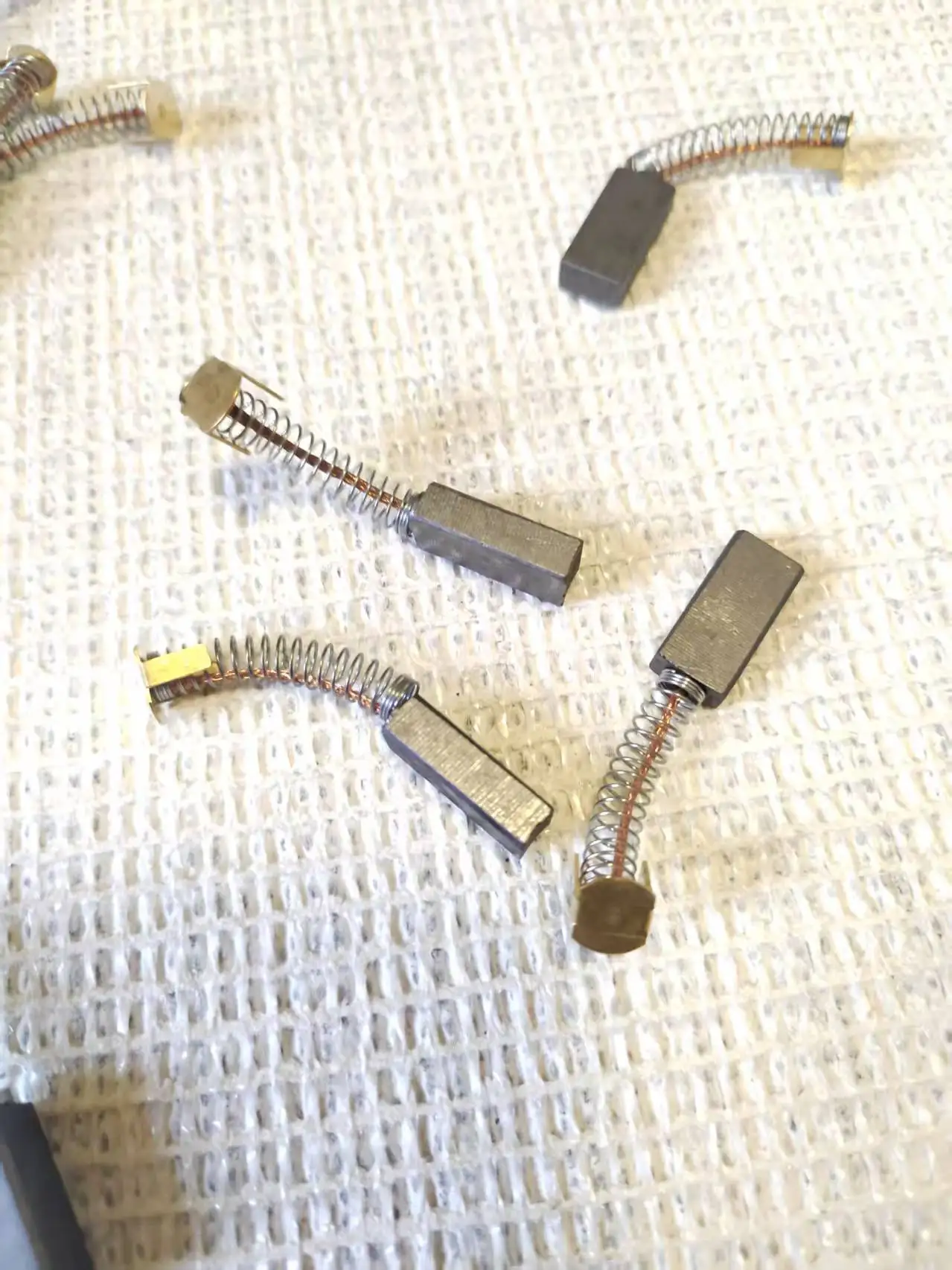 10pcs DC motor spring carbon brush 6X10X20, tachogenerator brush with copper carbon 6*10*25
10pcs DC motor spring carbon brush 6X10X20, tachogenerator brush with copper carbon 6*10*25