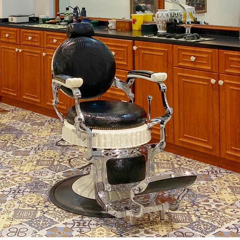 Luxury Barber Chair Vintage Barber Swivel Chairs Makeup Swivel Recliner Hairdressing Salon Furniture Aesthetics Silla Barberia
Luxury Barber Chair Vintage Barber Swivel Chairs Makeup Swivel Recliner Hairdressing Salon Furniture Aesthetics Silla Barberia