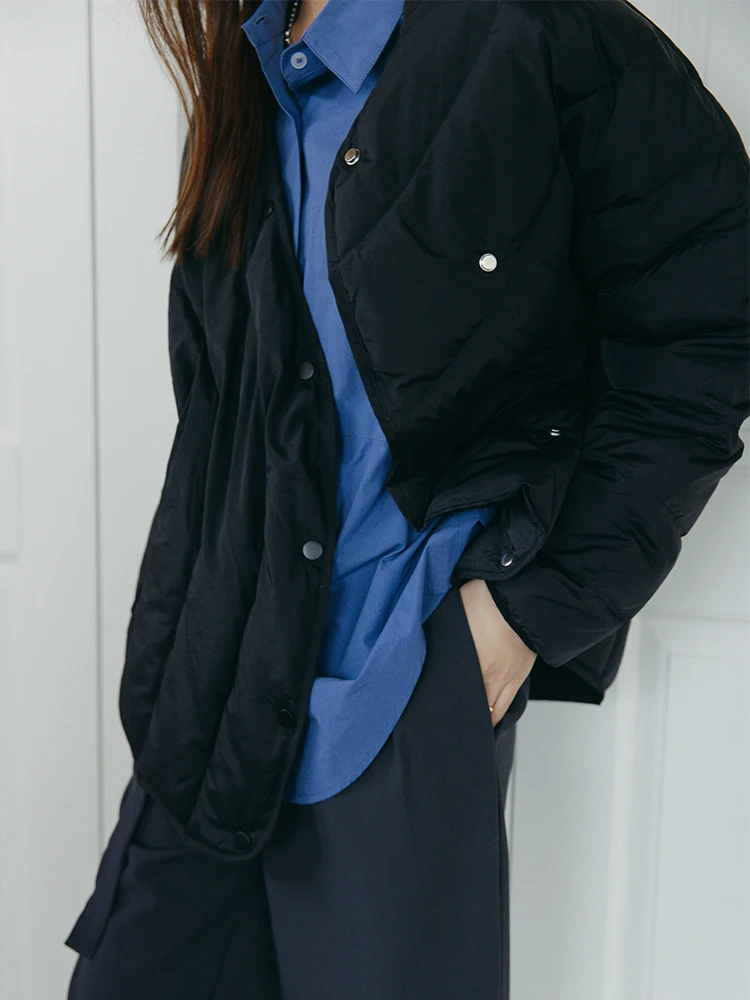 Легкая асимметричная женская пуховая куртка с шарфом, теплая, стильная, 90% белый пух, короткий рукав, корейский стиль, для поездок на работу, ветрозащитная
Легкая асимметричная женская пуховая куртка с шарфом, теплая, стильная, 90% белый пух, короткий рукав, корейский стиль, для поездок на работу, ветрозащитная