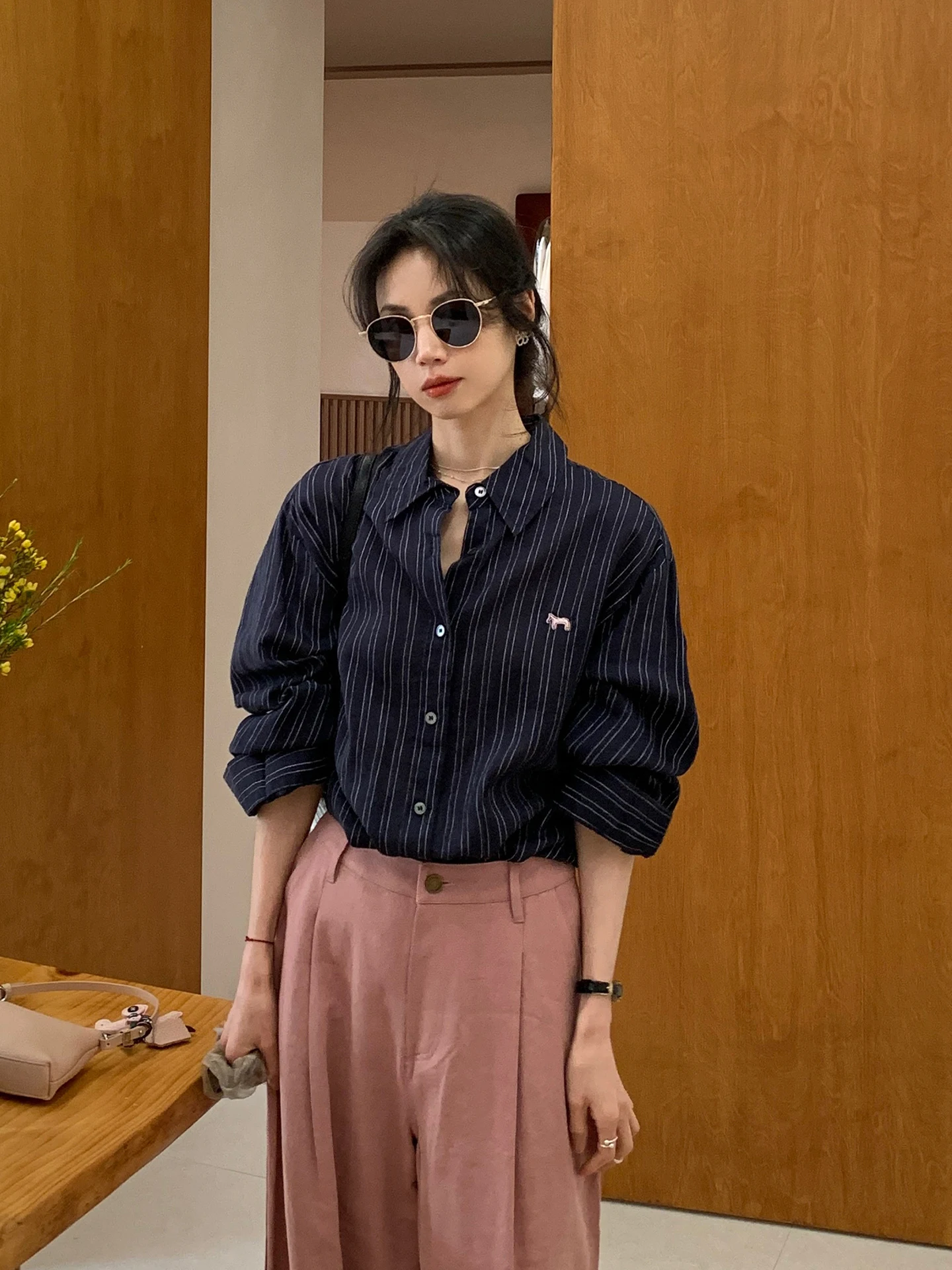 Женская рубашка BRIVIN с длинными рукавами, вышивкой и полосками, свободного кроя, удобная, для похудения, весенняя новинка, в стиле ретро, модный топ
Женская рубашка BRIVIN с длинными рукавами, вышивкой и полосками, свободного кроя, удобная, для похудения, весенняя новинка, в стиле ретро, модный топ