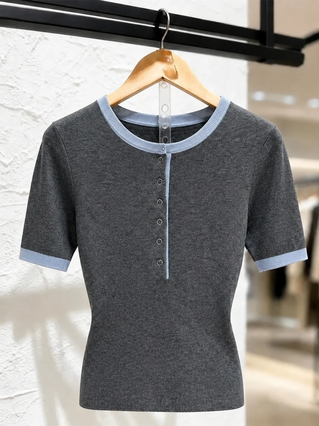 Fashionable Color Block Short Sleeve Knitted Top Korean Style Slim Fit Stylish Design Summer 2026 Women's Silk Blend T-Shirt
Fashionable Color Block Short Sleeve Knitted Top Korean Style Slim Fit Stylish Design Summer 2026 Women's Silk Blend T-Shirt
