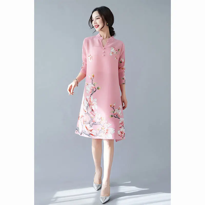 Dress 2023 new summer national style pleated mid-sleeve mid-length skirt printing slim stand collar three-quarter sleeve dress
Dress 2023 new summer national style pleated mid-sleeve mid-length skirt printing slim stand collar three-quarter sleeve dress