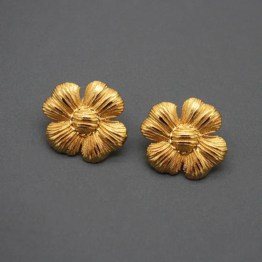 European and American Fashionable French Retro 24K Copper Real Gold Flower Elegant Versatile Decorative Earrings
European and American Fashionable French Retro 24K Copper Real Gold Flower Elegant Versatile Decorative Earrings