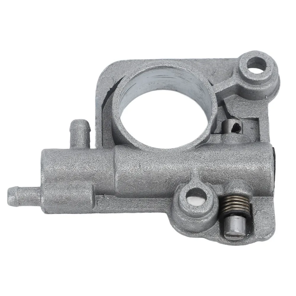 Iron Chainsaw Oil Pump Round Port Irregular Housing Oiler Assembly Silver Easy to Install for CS-350 CS-355T CS-360T CS2600
Iron Chainsaw Oil Pump Round Port Irregular Housing Oiler Assembly Silver Easy to Install for CS-350 CS-355T CS-360T CS2600
