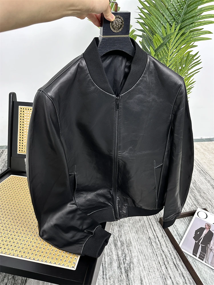 Men's eepskin Leather Jaet Stand Collar Plain Color Stitching Autumn Faion Casual Loose Fit Zipper Closure Urban Sle
Men's eepskin Leather Jaet Stand Collar Plain Color Stitching Autumn Faion Casual Loose Fit Zipper Closure Urban Sle