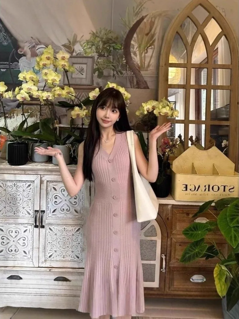 Elegant Sleeveless Knitted Dress Slim Fit Waist Cinched Summer New Style Long Vest Dress Fashionable Women's Korean Style Swe...
Elegant Sleeveless Knitted Dress Slim Fit Waist Cinched Summer New Style Long Vest Dress Fashionable Women's Korean Style Swe...