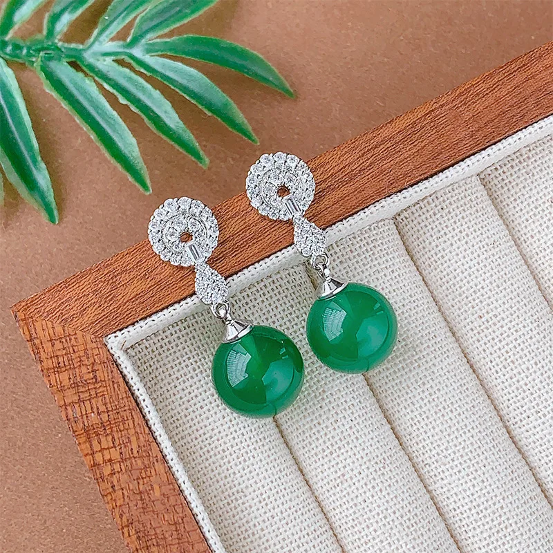 Autumn Winter New Jewelry Set S925 Silver Needle Earrings Clavicle Chain White Moonlight Chalcedony Versatile Vintage Light Luxu
Autumn Winter New Jewelry Set S925 Silver Needle Earrings Clavicle Chain White Moonlight Chalcedony Versatile Vintage Light Luxu